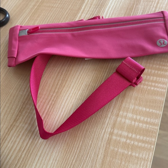 Lululemon Fast and Free Running Belt - Picture 2 of 5